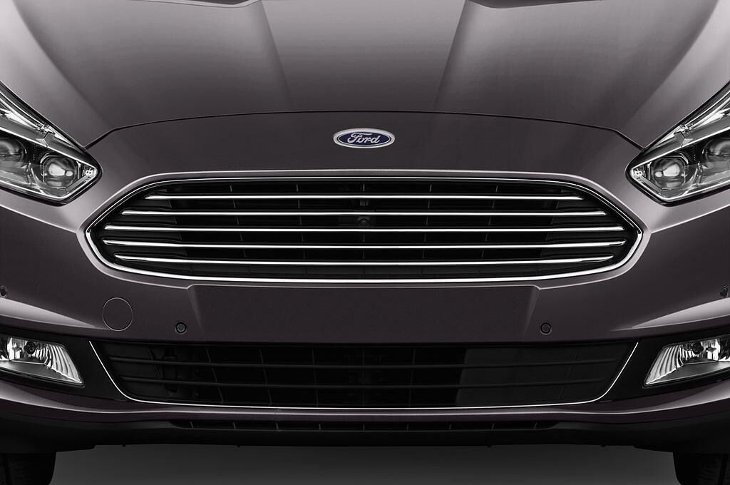 Ford Galaxy (Baujahr 2016) Titanium 5 Türen Kühlergrill und Scheinwerfer