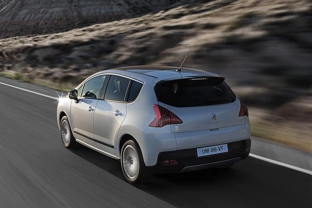 Äußerlich unterscheidet sich der Hybrid kaum von den konventionell angetriebenen Versionen