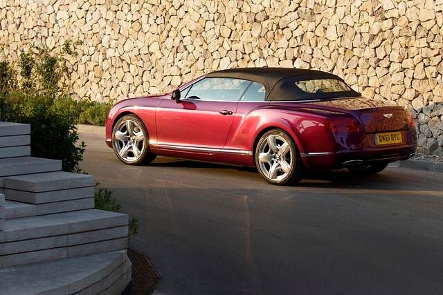 In der Luxusklasse ist das Stoffverdeck weiterhin Standard