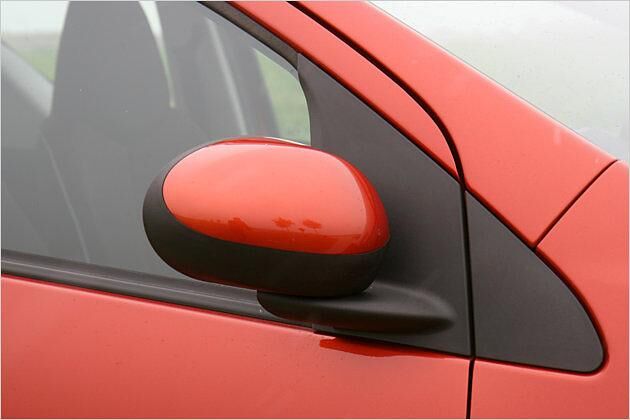 Schick: Teilweise lackierte Außenspiegel