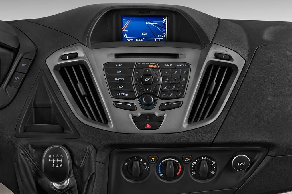 Ford Tourneo Custom (Baujahr 2015) Titanium 5 Türen Mittelkonsole