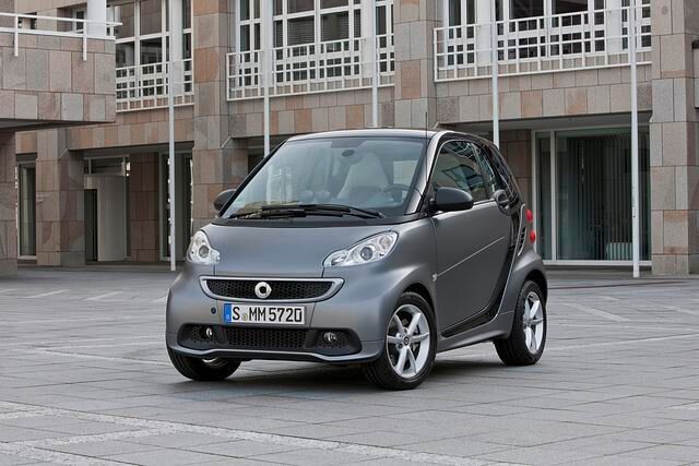 Das Markenlogo wandert in den Kühlergrill