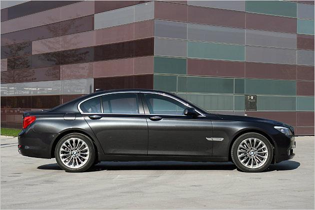 Beinahe zwei Tonnen bringt der Oberklasse-Bayer auf die Waage