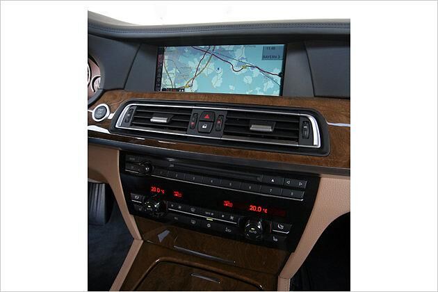 Luxuriöse Breite: Die Mittelkonsole des 7er