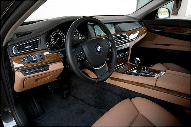 Die Innenraumverarbeitung ist standesgemäß vom Feinsten