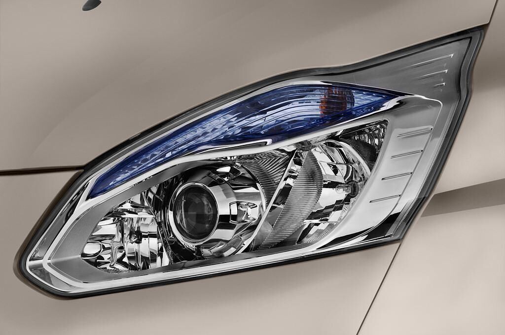 Ford Tourneo Custom (Baujahr 2015) Titanium 5 Türen Scheinwerfer