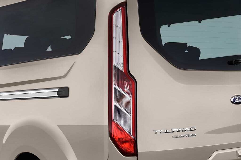 Ford Tourneo Custom (Baujahr 2015) Titanium 5 Türen Rücklicht