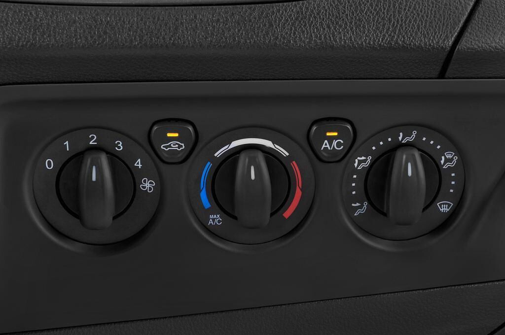 Ford Tourneo Custom (Baujahr 2015) Titanium 5 Türen Temperatur und Klimaanlage