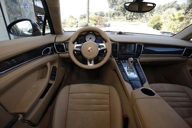 Die Motorleistung wurde unter anderem dank schärferer Nockenwellen um 30 PS auf 316 kW/430 PS erhöht