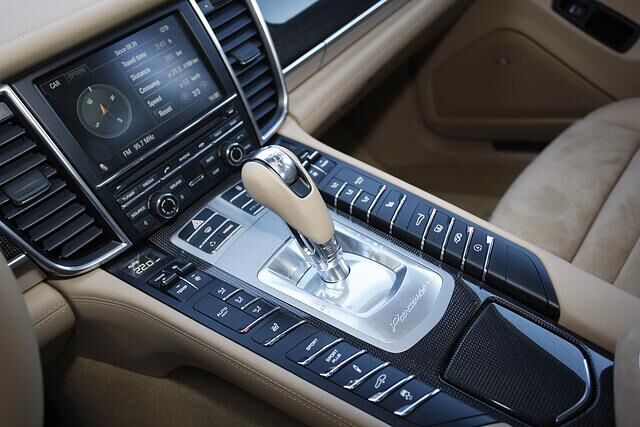 Das Platzangebot ist - wie bei den anderen Panamera-Varianten - ausgesprochen großzügig