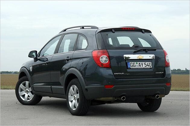 Die beiden Rohre entsorgen den Vierzylinder-Motor