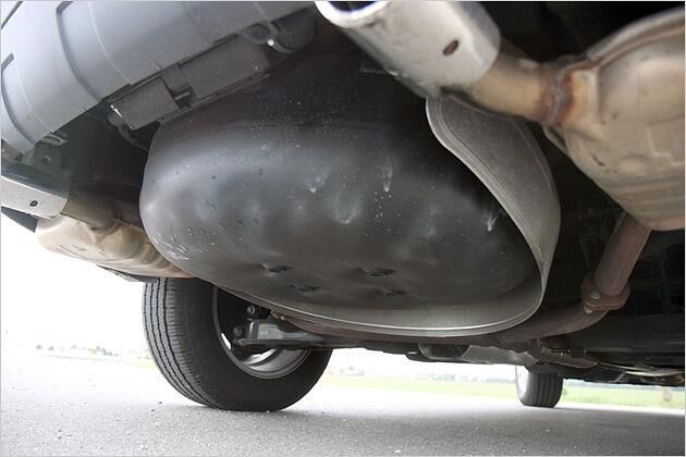 Der Autogastank befindet sich unter dem Wagenboden