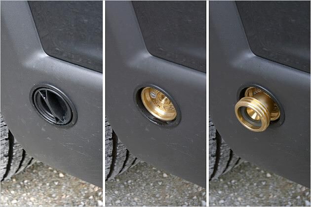 Für viele Zapfpistolen braucht man einen Adapter (Bild rechts)