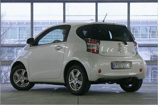 Pfiffige Heckpartie mit geschwungener B-Säule