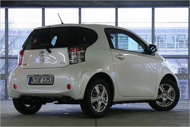 iQ-Heckansicht mit praktischem Griff an der Heckklappe