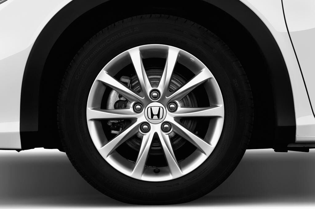 Honda Civic (Baujahr 2015) Comfort 5 Türen Reifen und Felge