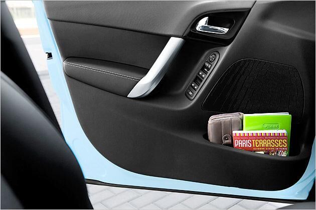 Elektrische Fensterheber vorne sind Serie, die hinteren muss man im Paket erwerben