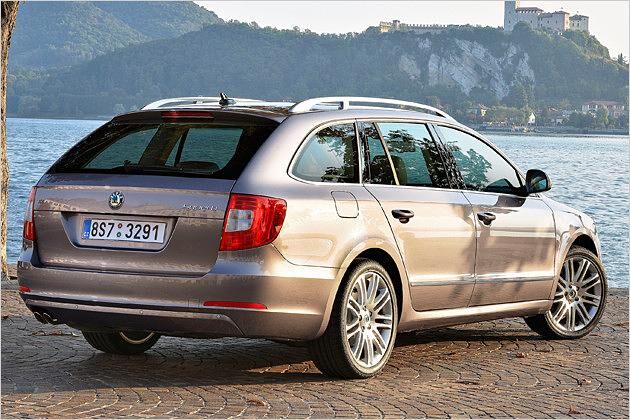 Auffallend sind die schmalen D-Säulen