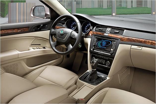 Das Cockpit ist bereits aus der Limousine bekannt