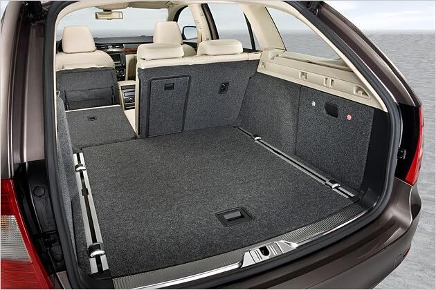 Nur mithilfe des optionalen Zwischenbodens entsteht eine ebene Ladefläche