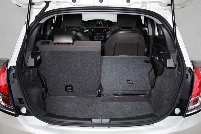 Der Kofferraum reicht auch für längere Shopping-Touren