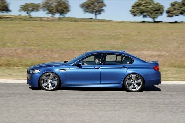 Im Profil fallen die extra breiten Schweller ins Auge