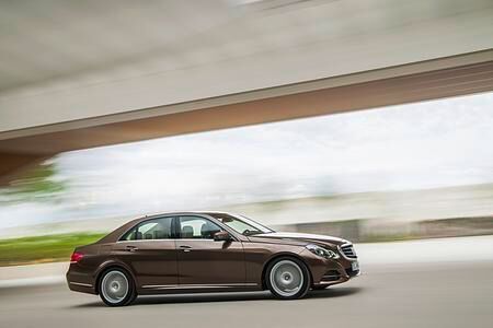Mercedes-Benz E 250 - Aufgefrischtes Design und mehr Assistenten (Kurzfassung)
