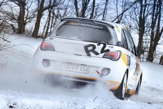 Der Kleinwagen Opel Adam hat offenbar sportliches Talent auch abseits befestigter Straßen