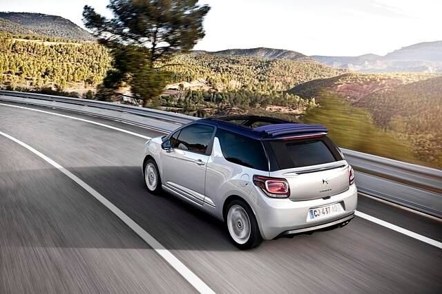 Das DS3 Cabrio tritt unter anderem gegen den Fiat 500 C an