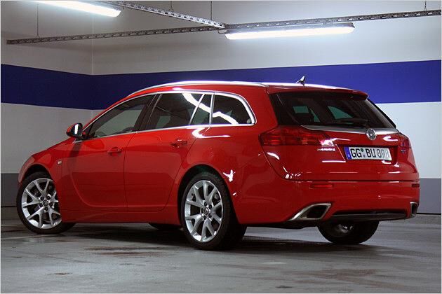 Dicke Auspuffrohre gehören zu den sportlichen Kennzeichen