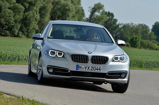 Durch Aerodynamik-Optimierungen reduziert sich der cw-Wert der BMW 520d Limousine auf 0,25 und der Verbrauch sinkt