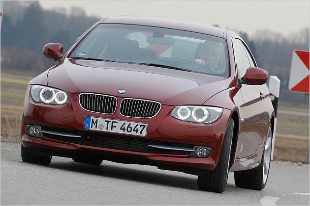 Das 335i Coupé besitzt serienmäßig ein M-Sportfahrwerk