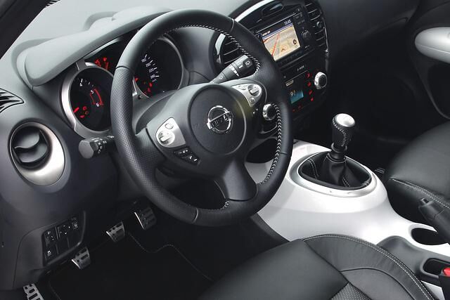 Getreu dem japanischen Namen für Weiß ist die Mittelkonsole in weiß lackier