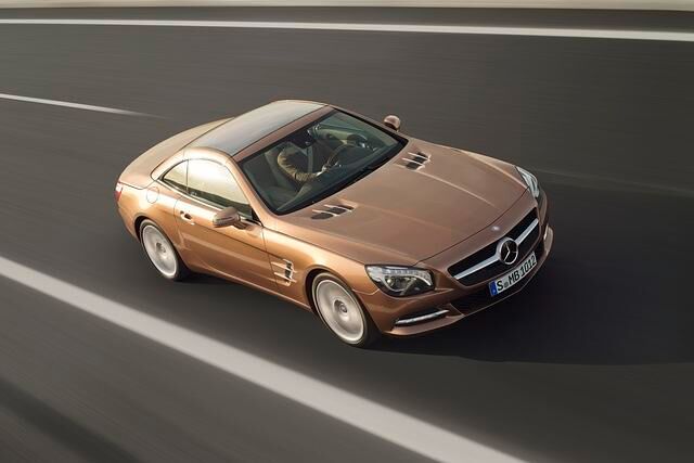 Das Außendesign des SL präsentiert sich bereits im Serientrim besonders sportlich