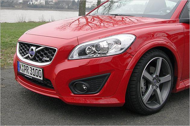 Schnittige R-Design-Frontpartie