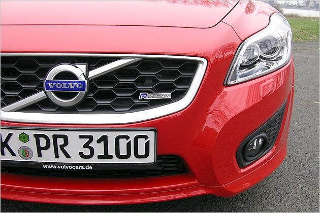 Im neuen C30-Kühlergrill befindet sich ein Hinweis auf das sportliche Design