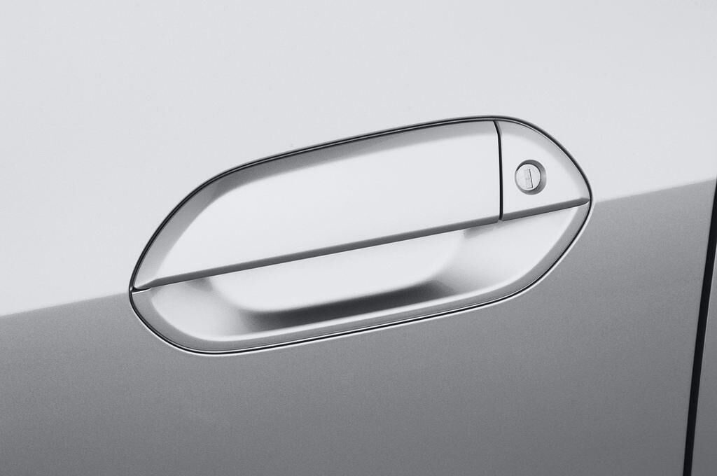 Honda Insight (Baujahr 2011) Comfort 5 Türen Türgriff