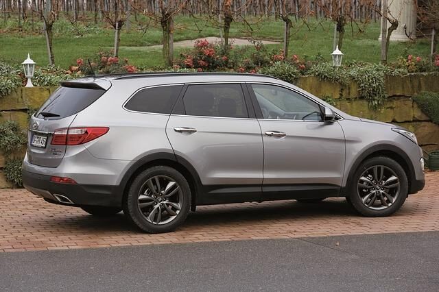 Das Top-Modell wird nur mit einem 145 kW/197 PS starken 2,2-Liter-Diesel in Verbindung mit einer Sechsstufen-Automatik angeboten