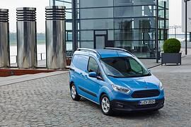 Ford Transit Courier - Der schleppt, wenn’s eng wird