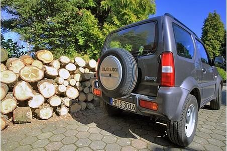 Der Suzuki Jimny kostet ab 15.590 Euro.