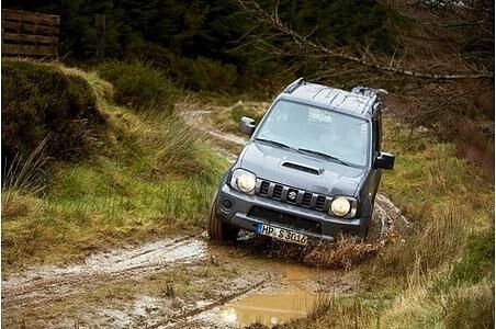 Der Suzuki Jimny kommt nahezu überall durch.