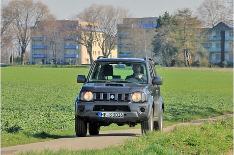 7,1 Liter Super auf 100 Kilometer gönnt er sich.