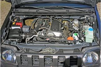 Der 1,3 Liter große Benzinmotor des Suzuki Jimny.
