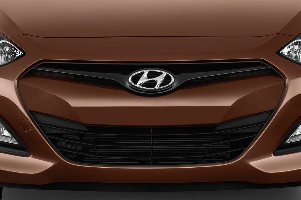 Hyundai I30 (Baujahr 2012) Style 5 Türen Kühlergrill und Scheinwerfer