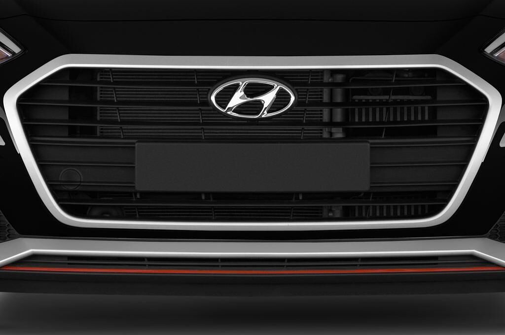 Hyundai I30 (Baujahr 2015) Turbo 5 Türen Kühlergrill und Scheinwerfer