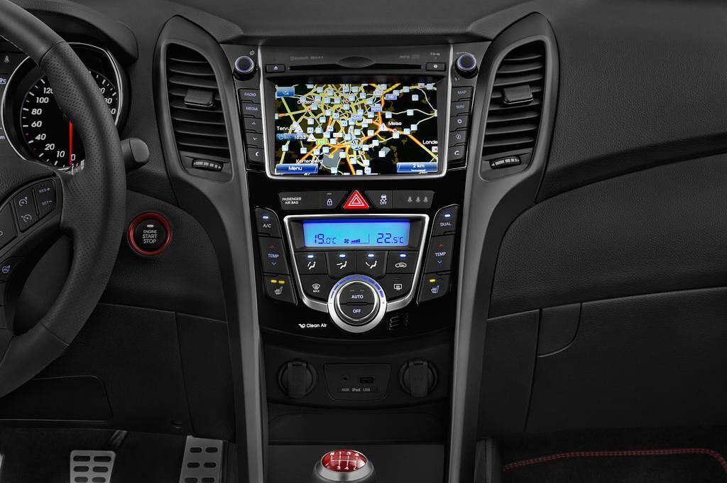 Hyundai I30 (Baujahr 2015) Turbo 5 Türen Mittelkonsole