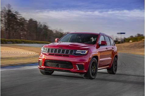 Aus Tempo 100 km/h steht der Jeep Grand Cherokee Trackhawk
