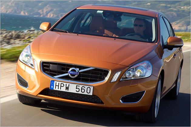 Im schwarzem Kasten im Kühlergrill steckt das Radar der Fußgängererkennung