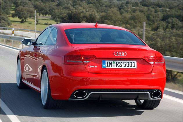 Soll die Unterkante des Diffusoreinsatzes hinten in Aluminiumoptik matt sein, so braucht man das entsprechende Optikpaket (450 Euro)