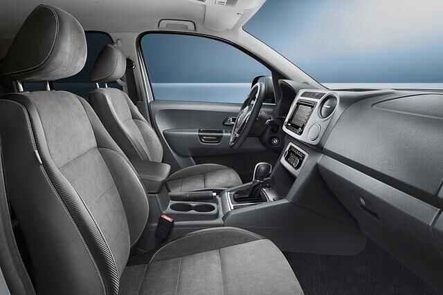  Das auf der mittleren Ausstattung „Trendline“ basierende Sondermodell hat darüber hinaus Alcantara-Sitzbezüge, Radio-Navi und Sitzheizung an Bord